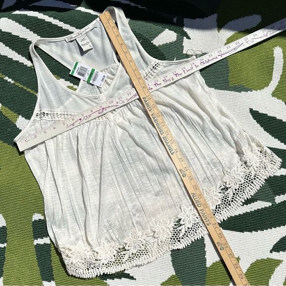 🪷 - American Rag Ivory color tank top with crochet trim. Sz L - Picture 6 of 8